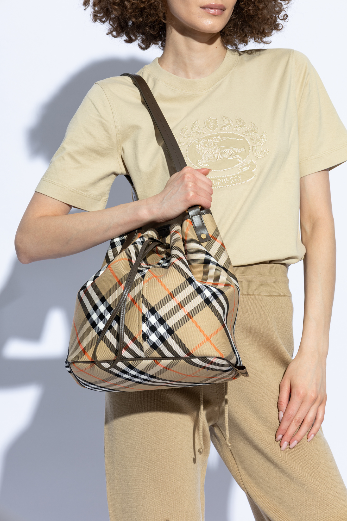 Burberry the bucket bag hotsell